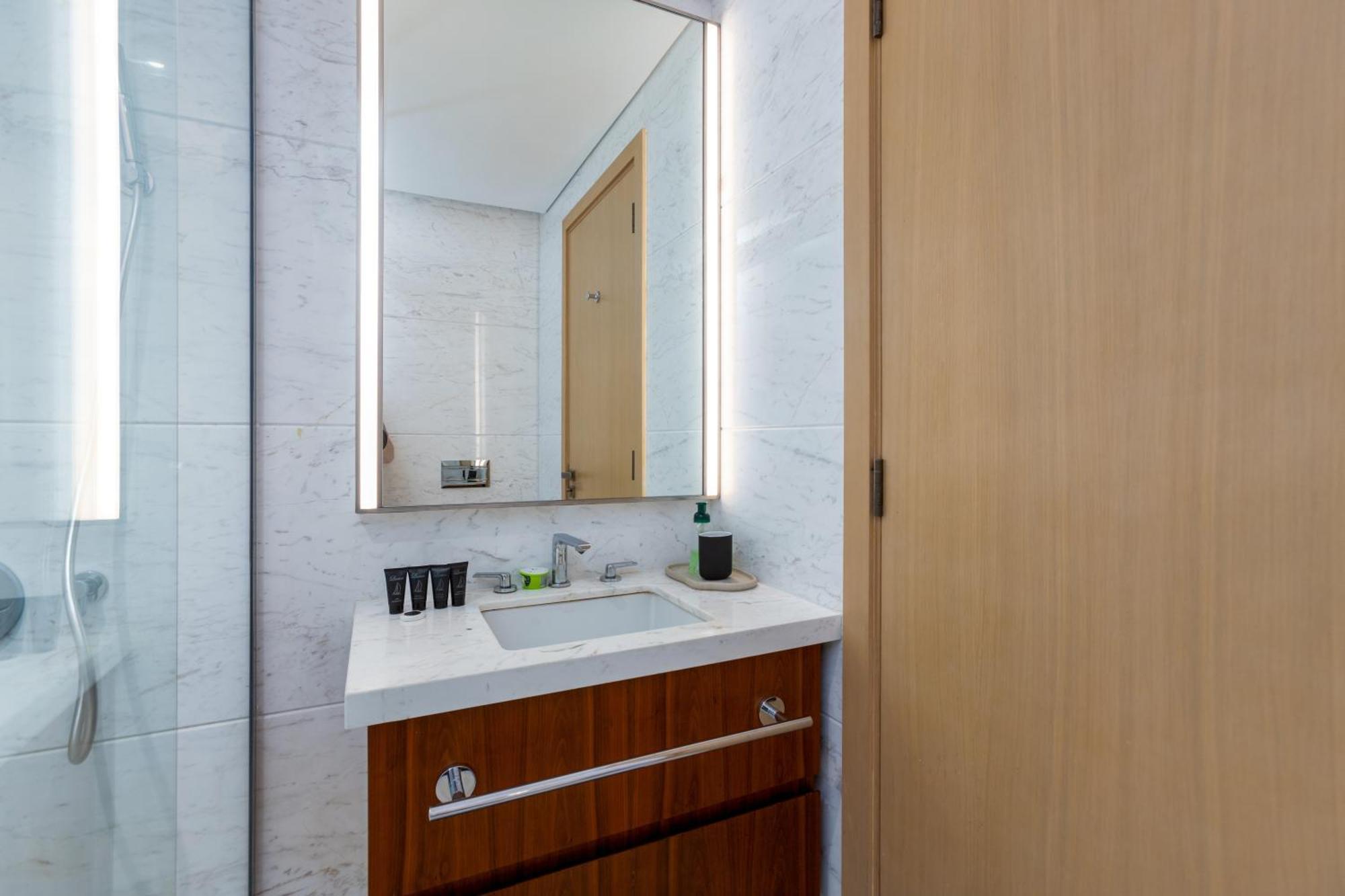 Modern 1Br Apartment, High Floor, Near Dubai Mall Luaran gambar
